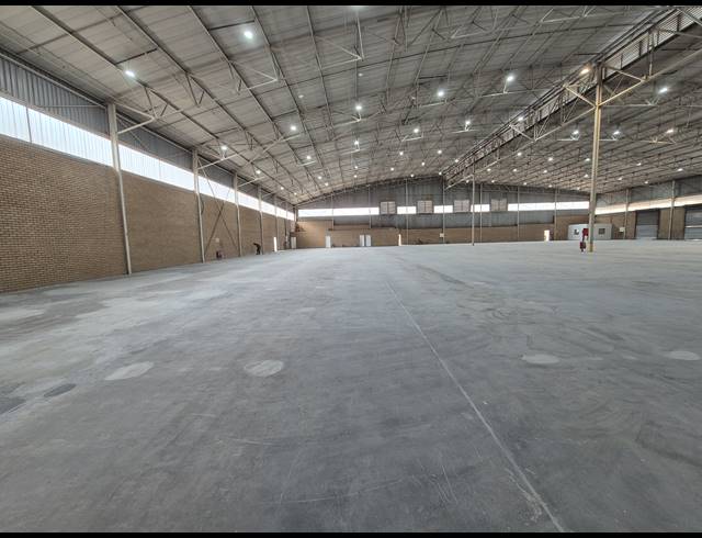4,286M² WAREHOUSE TO LET IN LONGMEADOW